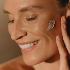 Soin Solaire Anti-Âge SPF50+